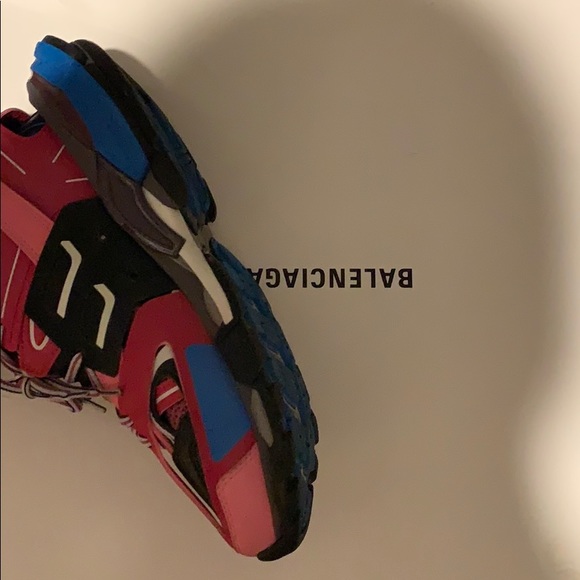 Sneakers - Picture 4 of 4